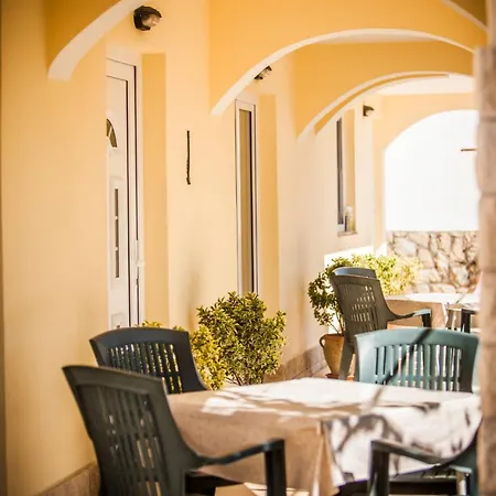 Apartmán In With Sea View, Terrace, Wireless, Washing Machine Lopar